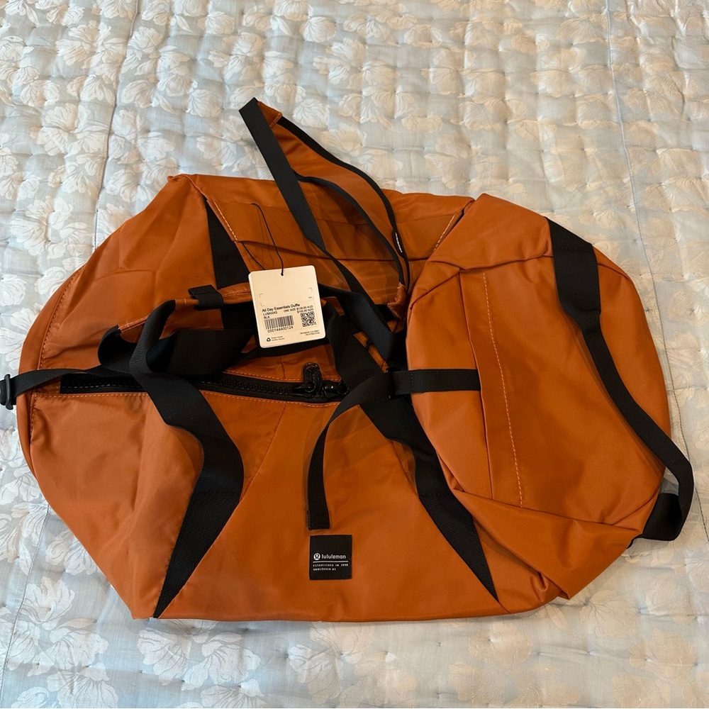 Lululemon All day Essential Duffle Bag gym bag new orange